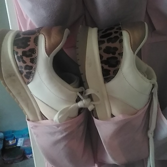 Shoes - Picture 2 of 4